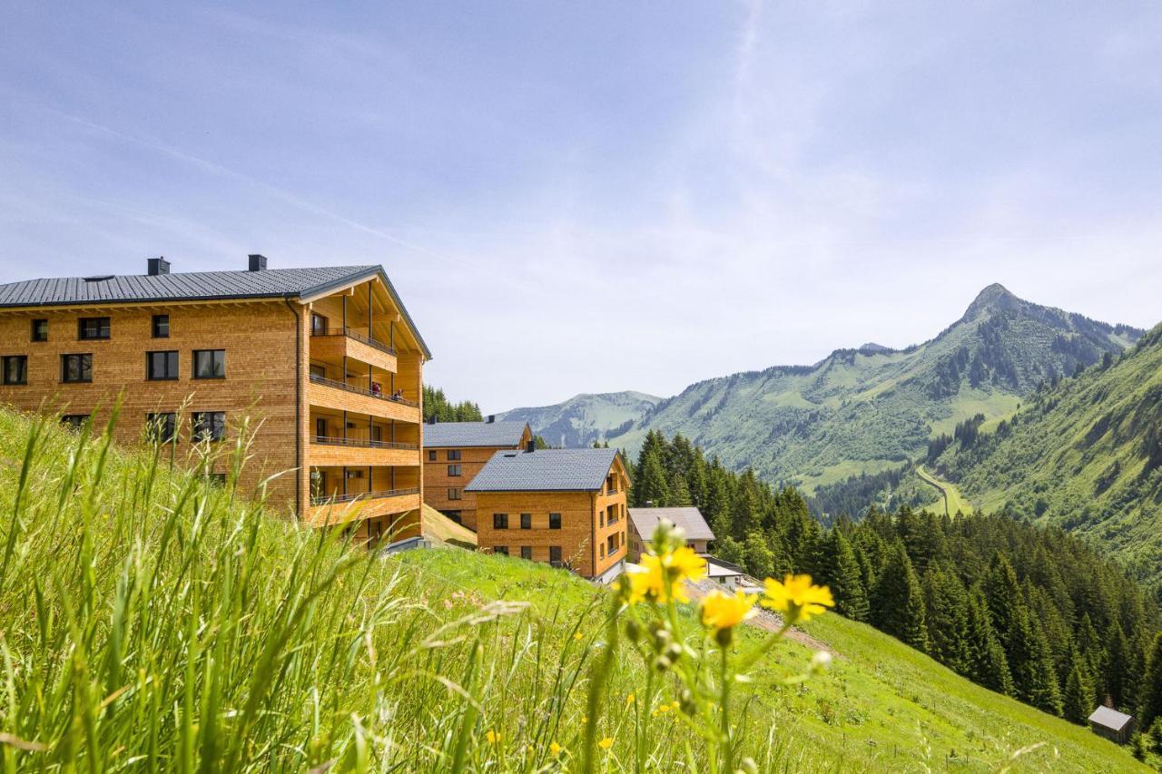 Alpenstolz Damuels Haus 3 - Stilvoll Urlauben In Den Bergen Apartment Bagian luar foto